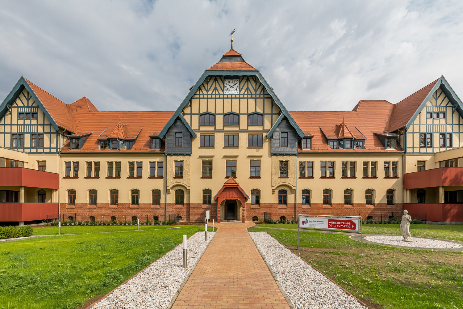 Unsaniertes Wohnhaus mit 36 Wohnungen und 3.000 qm Wohnfläche