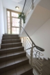 Treppenhaus - Leerstehende 2-Zimmer-Wohnung mit Balkon und Stellplatz in ruhiger Lage