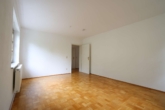 Zimmer - Leerstehende 2-Zimmer-Wohnung mit Balkon und Stellplatz in ruhiger Lage