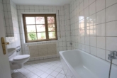 Badezimmer - Leerstehende 2-Zimmer-Wohnung mit Balkon und Stellplatz in ruhiger Lage