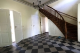 Flur mit Treppe EG - Repräsentatives Wohnhaus mit villenartigem Charakter, vielseitigen Nutzungsmöglichkeiten