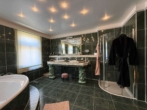 Bad 2. OG - EIGENNUTZER +++ 285 qm zum Wohlfühlen inkl. Fitness, Sauna, Sonnenterrasse mit Blick über Leipzig+++