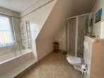 Badezimmer - Markkleeberg – Großzügige DHH mit 7 Zimmern, Balkon, Garten und Doppelcarport!
