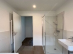 Badezimmer - Modernes Reihenendhaus – 4 Zimmer mit Terrasse, Garten, Wärmepumpe und zwei Stellplätzen