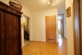 Flur - Leerstehende, gut ausgestattete Dreizimmerwohnung mit Balkon!