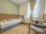 Schlafzimmer - Renditestarkes Hotelinvestment, 2024 saniert, voll vermietet (Betreiber), 10 % Rendite