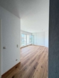 Wohnzimmer - Sonnenbalkon mit Blick ins Rosental – leerstehende 2 Zimmerwohnung mit großem Balkon!