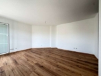 Wohnzimmer - Sonnenbalkon mit Blick ins Rosental – leerstehende 2 Zimmerwohnung mit großem Balkon!