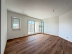 Wohnzimmer - Sonnenbalkon mit Blick ins Rosental – leerstehende 2 Zimmerwohnung mit großem Balkon!
