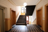 Treppenhaus - Hochwertig möblierte 2-Zimmer-Wohnung mit Balkon im Salomonstift – neuwertig