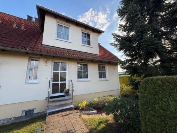 Markkleeberg – Großzügige DHH mit 7 Zimmern, Balkon, Garten und Doppelcarport!, 04416 Markkleeberg, Doppelhaushälfte