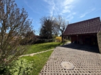 Außenansicht - Markkleeberg – Geräumige DHH mit 7 Zimmern, Balkon, Garten und Doppelcarport!